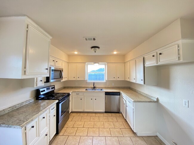 Building Photo - 521 26th Ave N