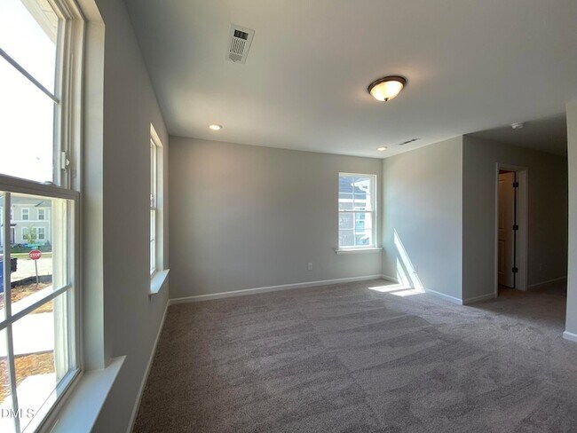 Building Photo - 17 Red Crabapple Ct