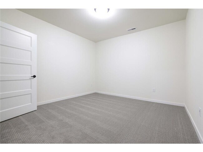 Building Photo - 28 7th St NE