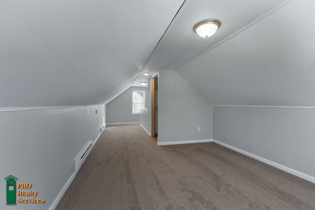 Building Photo - 3 Bedroom Home in Robbinsdale