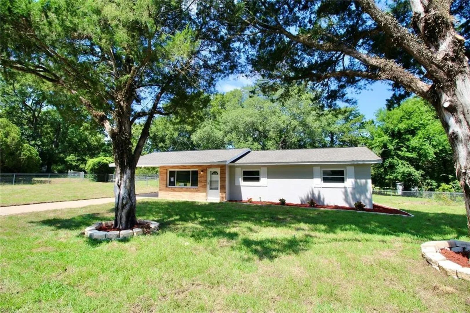 Building Photo - 2912 NE 25th Ct