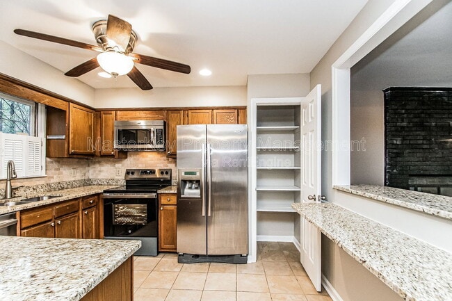 Building Photo - 407 E Dynasty Dr