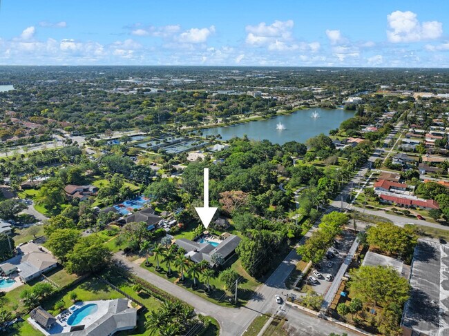 Building Photo - 4501 Briarcliff Ln