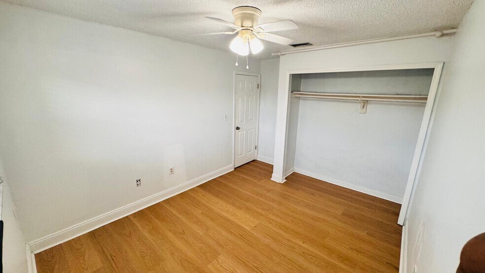 Building Photo - 600 Waverly Ln