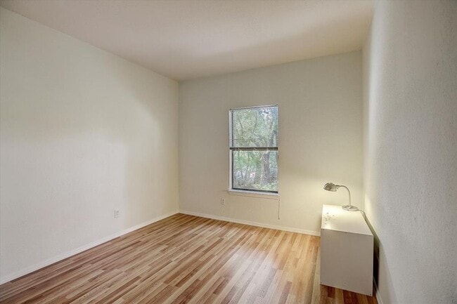 Building Photo - 4711 Spicewood Springs Rd