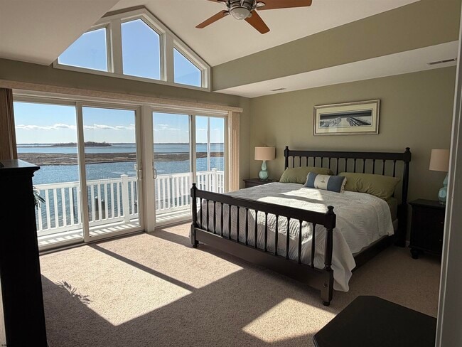 Building Photo - 802 N Harvard Ave