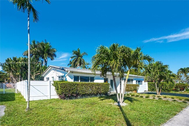 Building Photo - 21230 NE 24th Ct