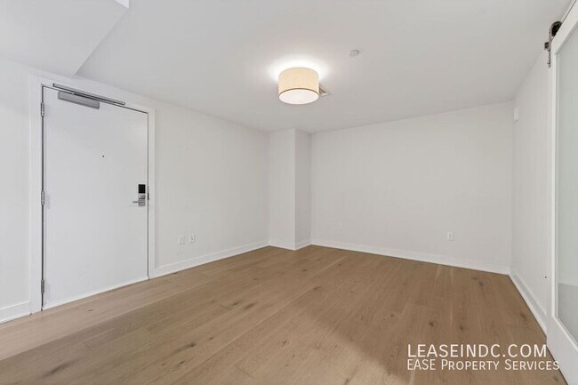 Building Photo - 1332 8th St NW