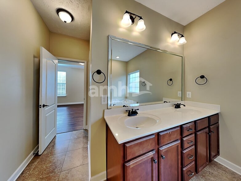 Building Photo - 1205 Sundown Ct
