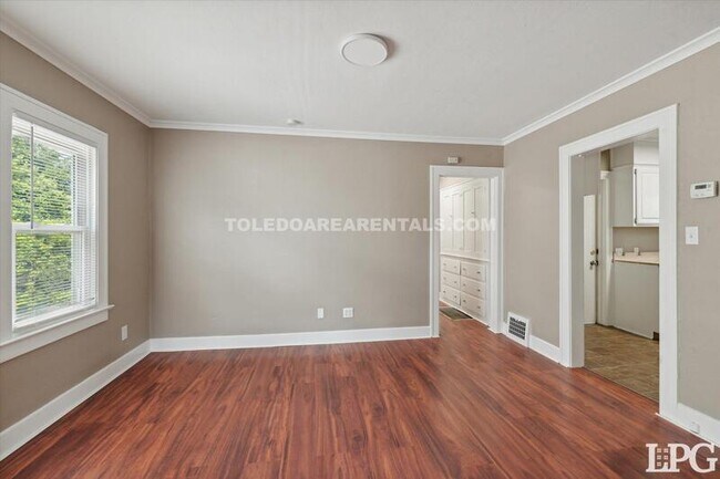 Building Photo - 2030 Wyndhurst Rd