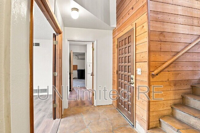 Building Photo - 1410 Inverrary Way