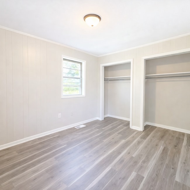 Building Photo - 547 Holly Dr