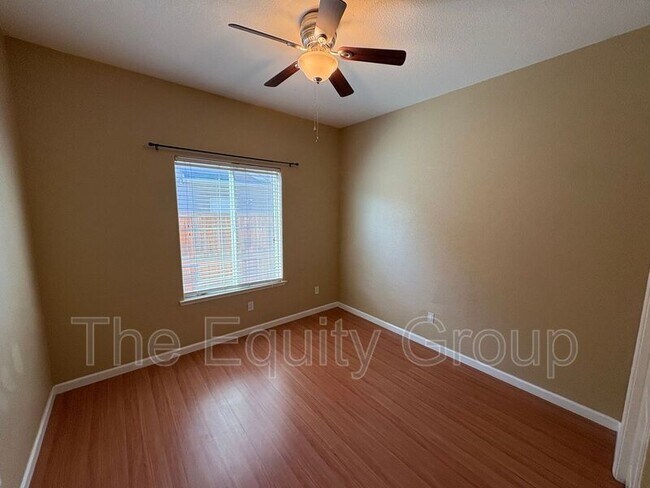 Building Photo - 6227 W Oak Ave