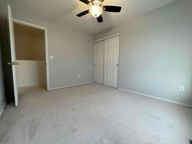 Building Photo - 451 Stardust Ct