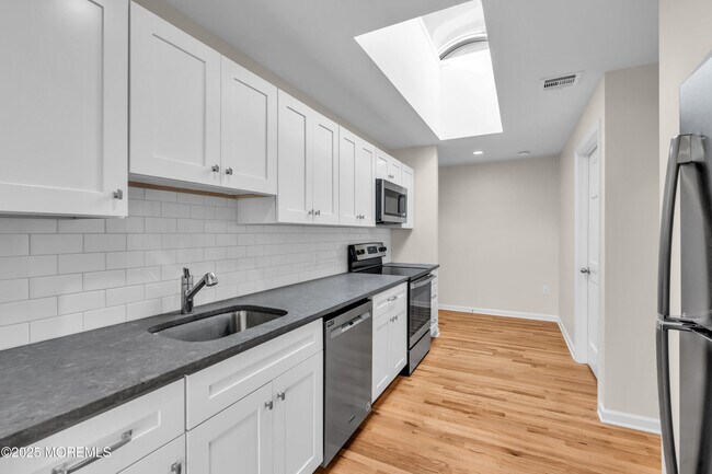 Building Photo - 525 Washington Blvd