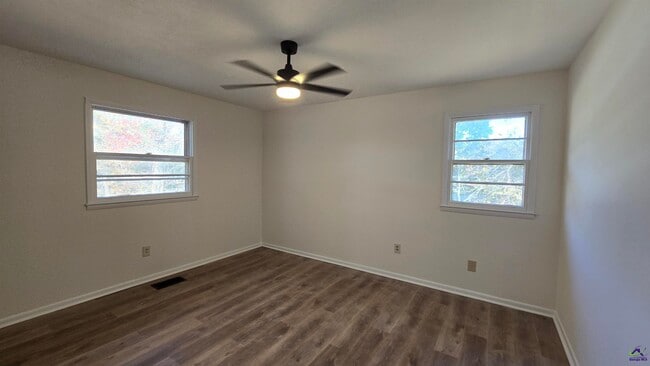 Building Photo - 101 Vivian Dr