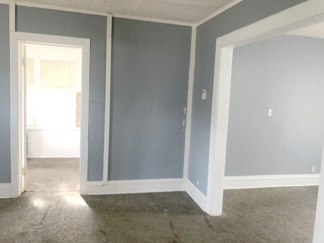 Building Photo - 2 BED 1 BATH SINGLE FAMILY HOME IN EUCLID!