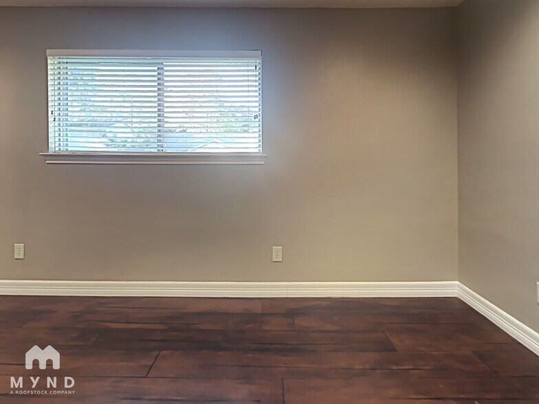 Building Photo - 3219 Glen Spring Dr
