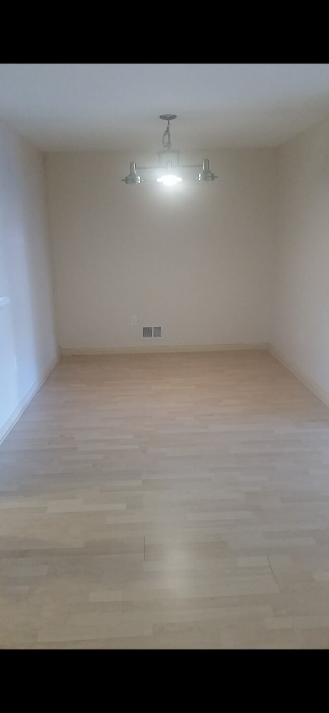 Building Photo - 141 Gregory Ln