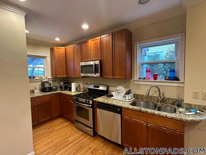 Building Photo - 4 Barstow St