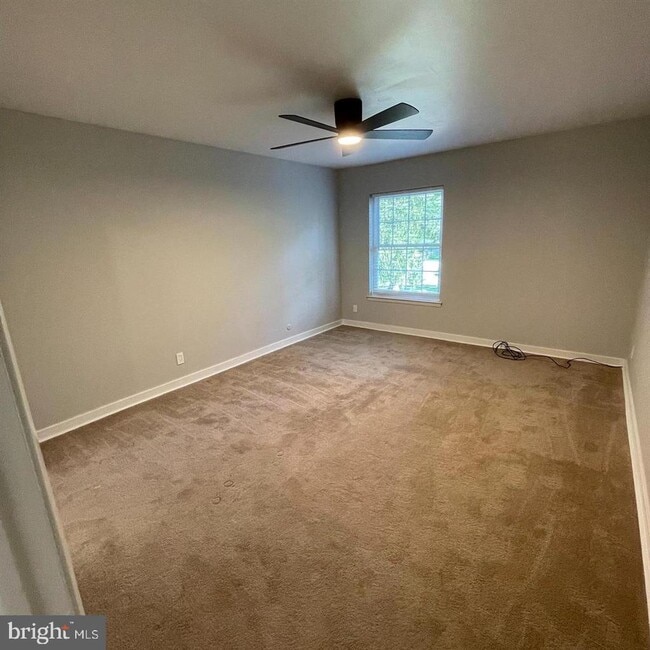 Building Photo - 324 Drummers Ln