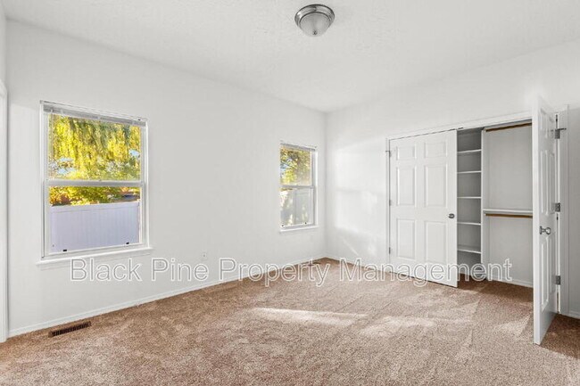 Building Photo - 8958 W Stirrup St