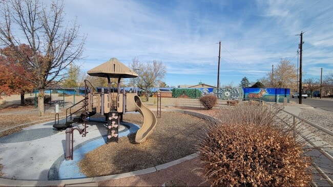 Building Photo - Great Near North Valley Home! No carpet! O...