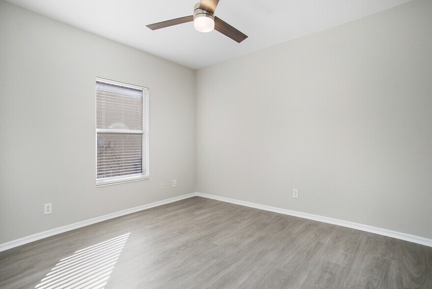 Building Photo - 2921 Inlet Cove Ln E