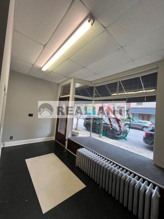 Building Photo - 353 Taylor Ave