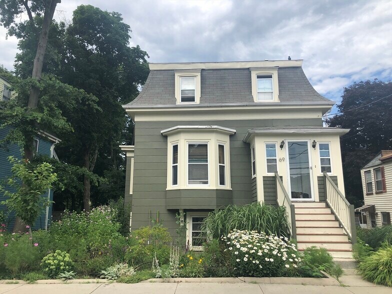 Building Photo - 69 Clare Ave
