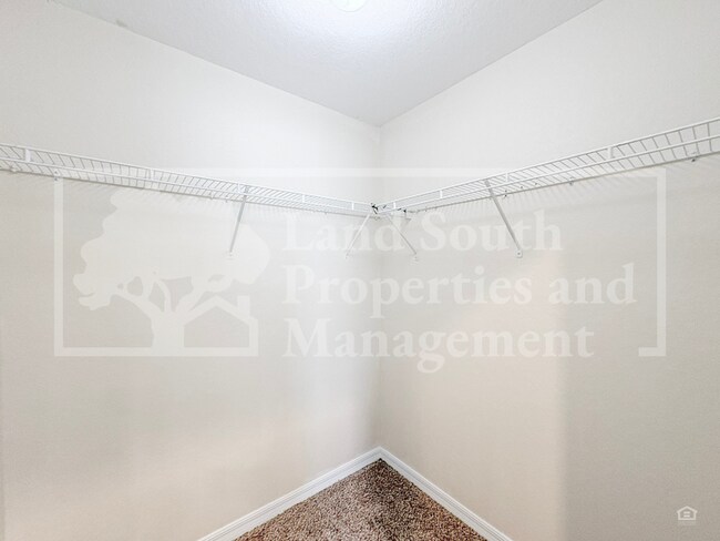 Building Photo - 1031 Hidden Ct