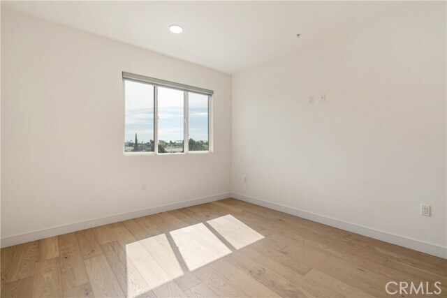 Building Photo - 820 S Wilton Pl