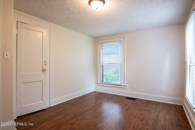 Building Photo - 4333 Longfellow St