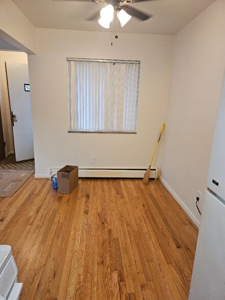 Building Photo - 2525 E Maple Rd