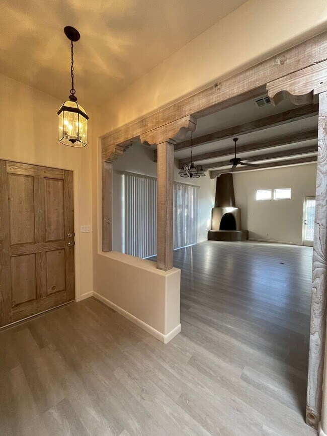 Building Photo - Beautiful 3 Bedroom/2.5 Bath w/ Office off...