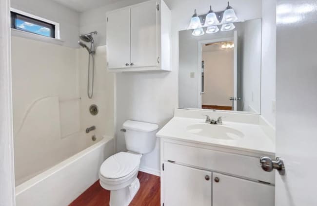 Building Photo - 2094 Ridgewood Cir