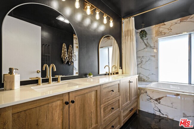 Building Photo - 5245 Coldwater Canyon Ave