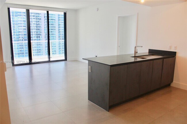 Building Photo - 1010 Brickell Ave