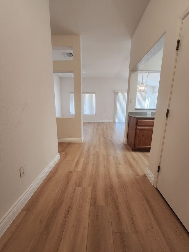 Building Photo - Single-Story 2-Bed | 55+ Community | Henderson