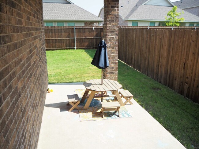 Building Photo - 1116 Mesquite Ln