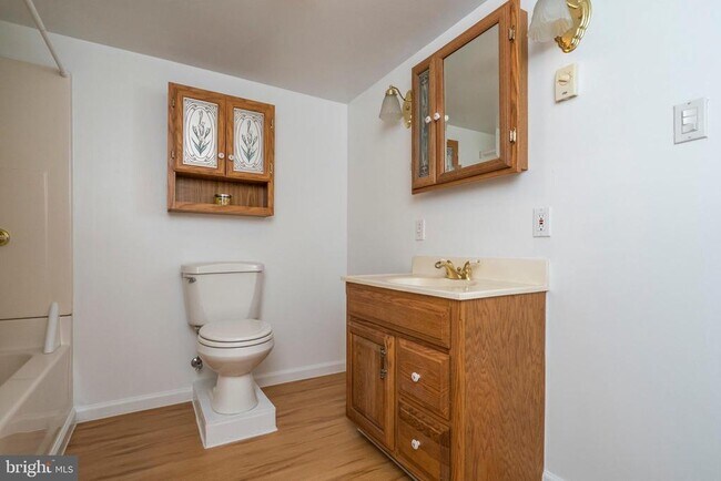 Building Photo - 506 St Albans Ct