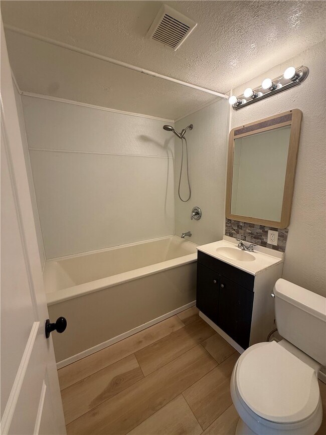 Building Photo - 3600 Thompson Ave