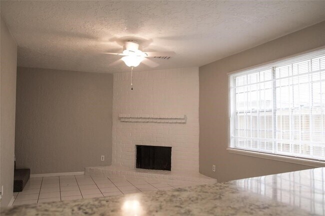 Building Photo - 3802 Willow Springs Ln