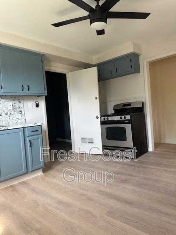 Building Photo - 789 Wayside Rd