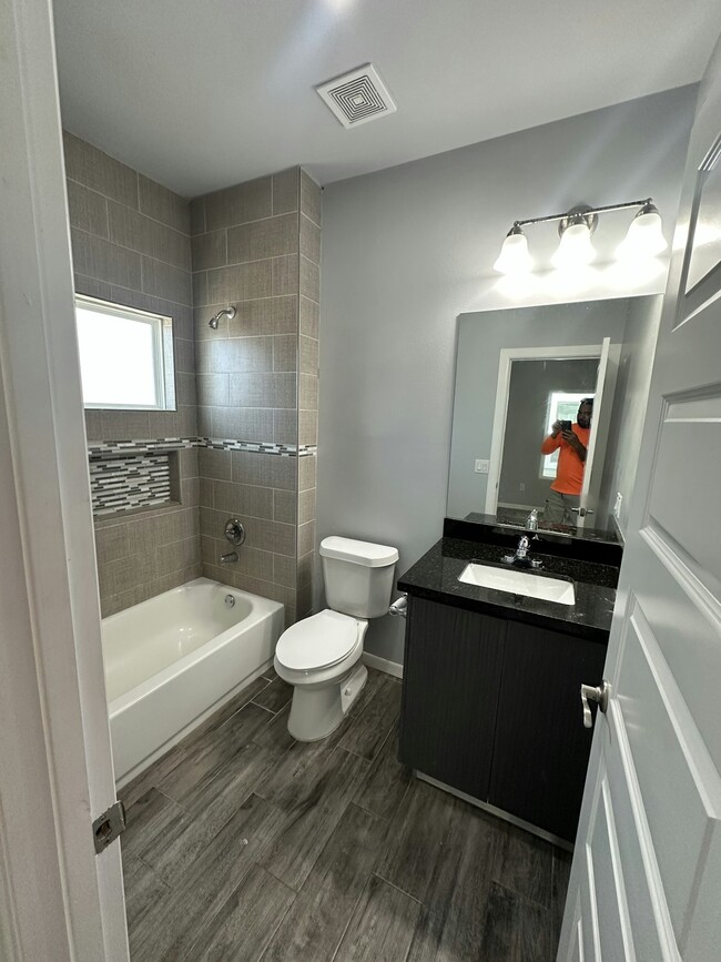 Building Photo - 1308 Quitaca Dr