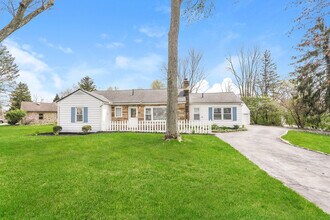 Building Photo - 1176 Highview Dr