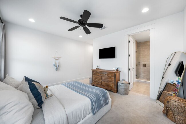 Building Photo - 245 Log Landing St