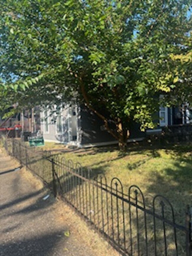 Primary Photo - Spacious 3 Bedroom in the heart of Clifton