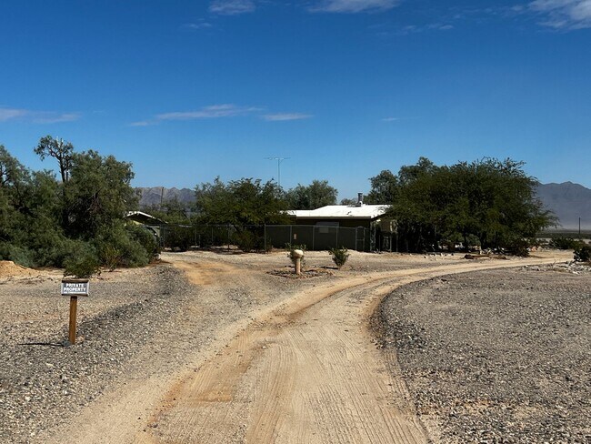 Building Photo - For Rent – Private Desert Retreat in Wonde...