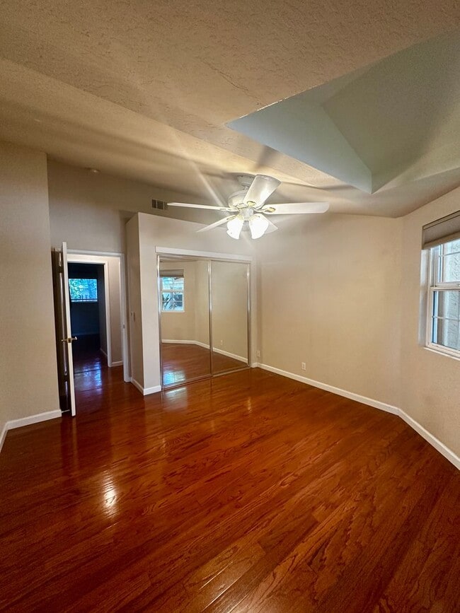 Building Photo - 4 bedroom home